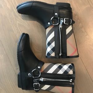 burberry women's zane signature check rain boots
